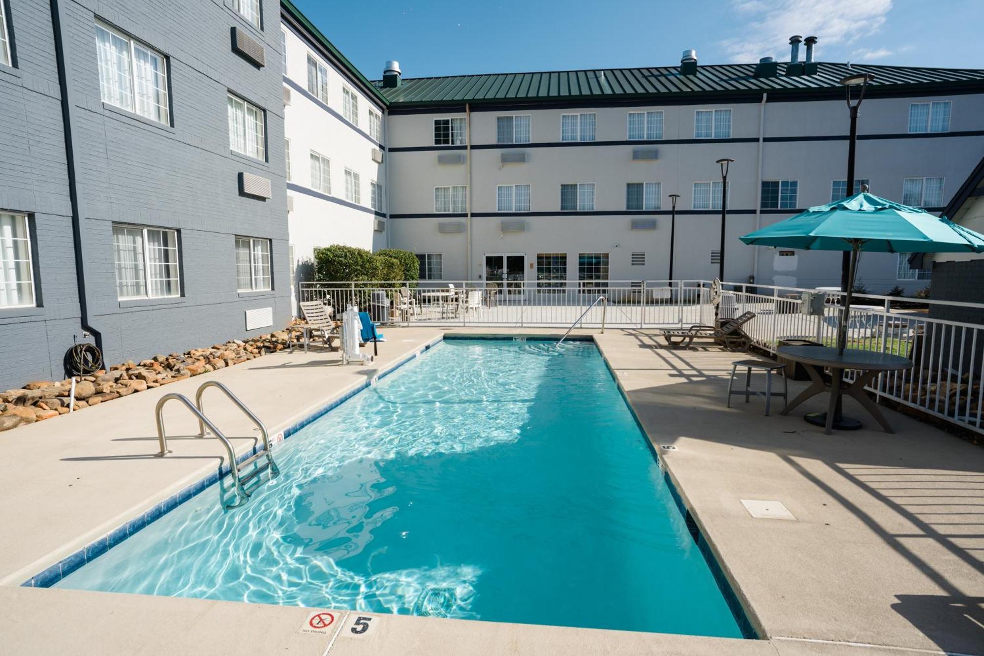 Mainstay Suites Knoxville Airport Alcoa Exterior photo