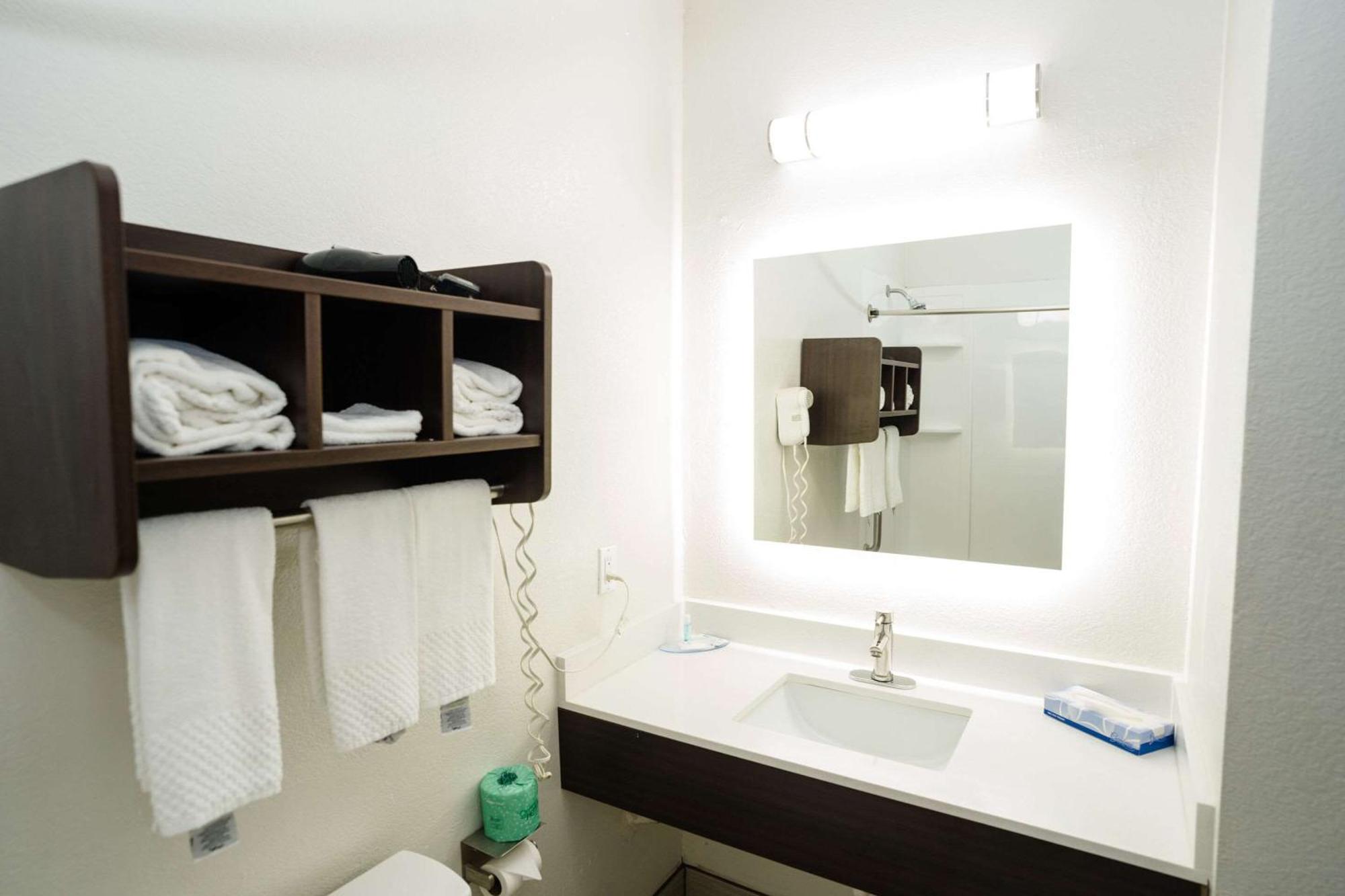 Mainstay Suites Knoxville Airport Alcoa Exterior photo